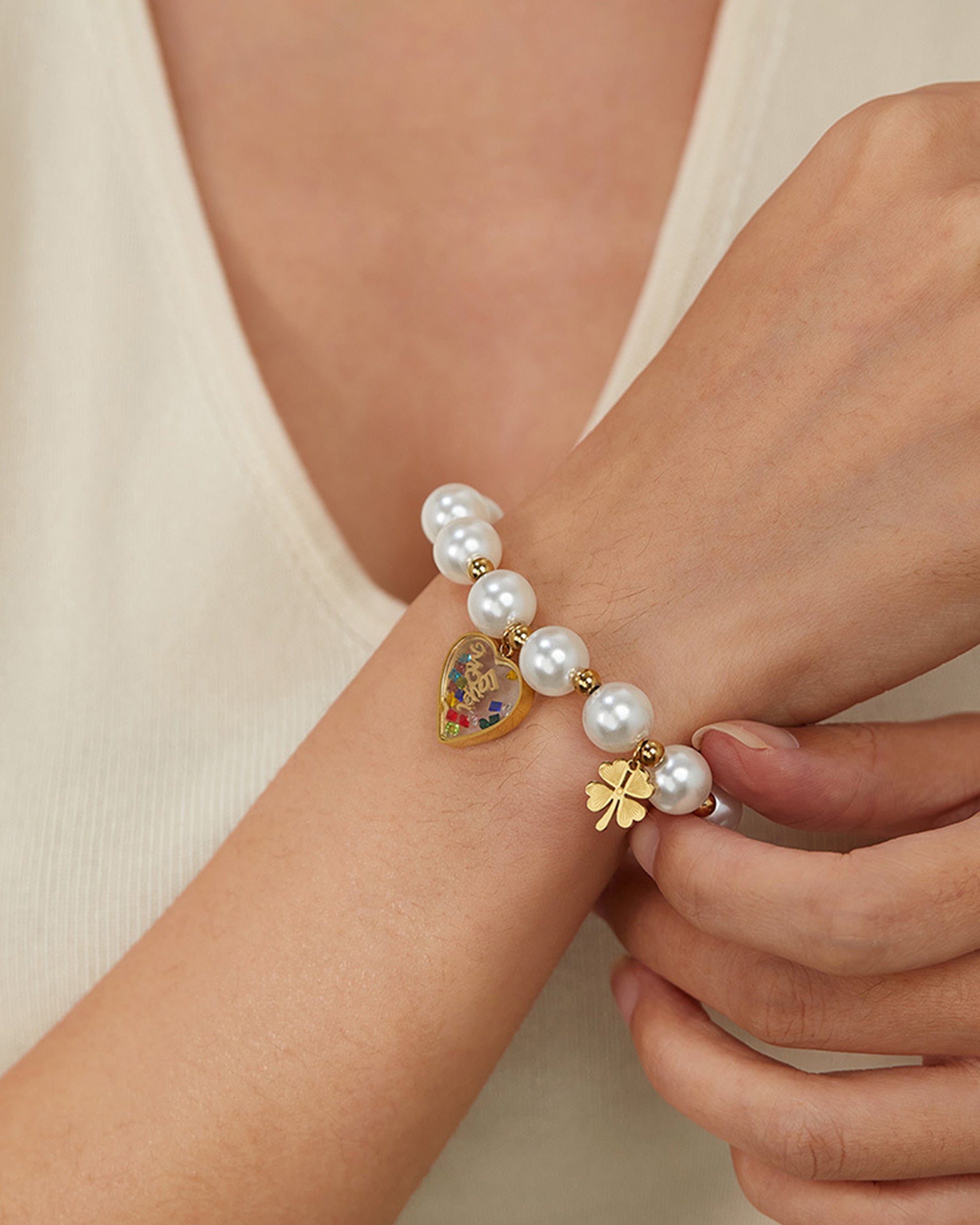 Pearl Four - Leaf Clover Love Bracelet