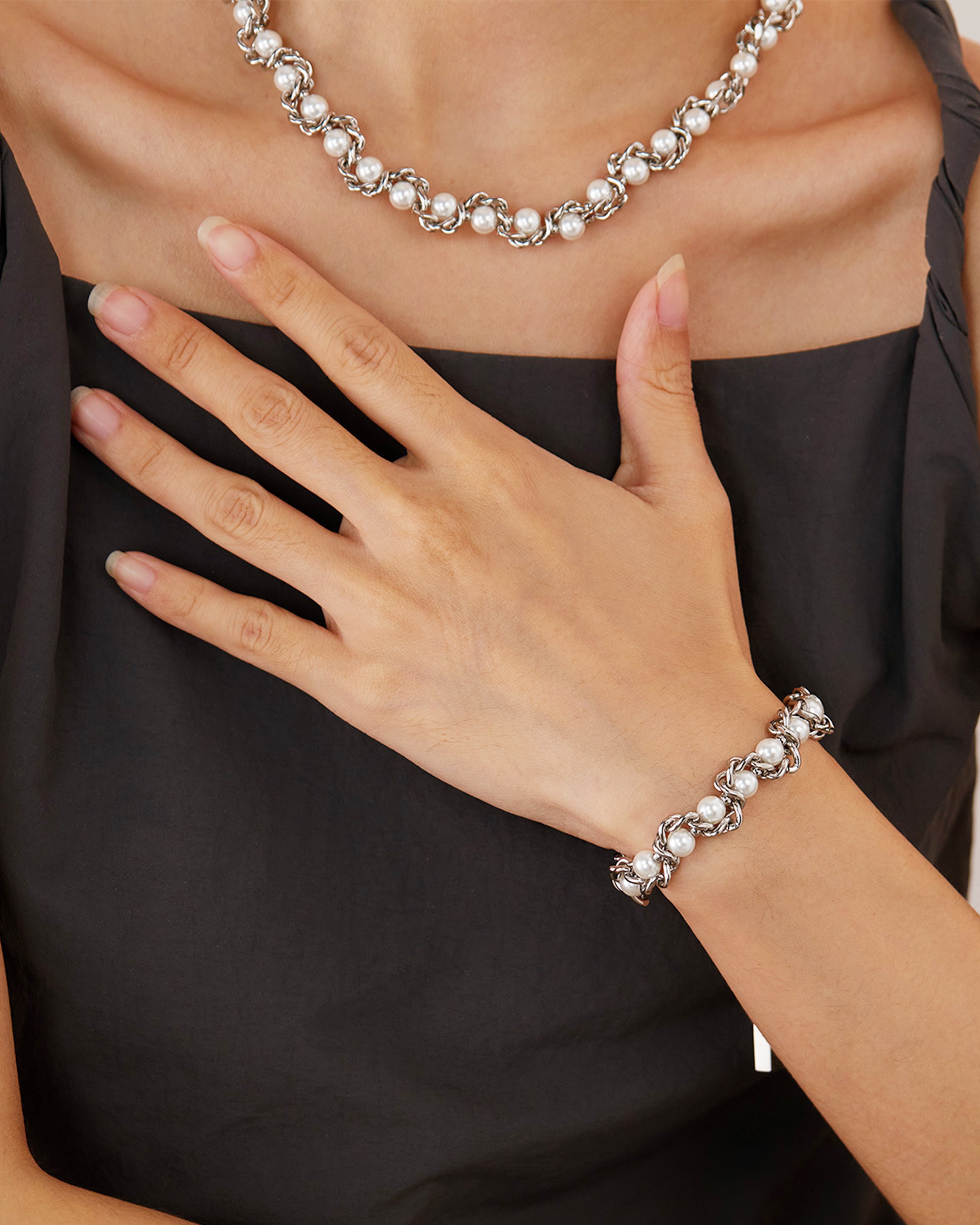 Rigid - Gentle Pearl Chain Bracelet