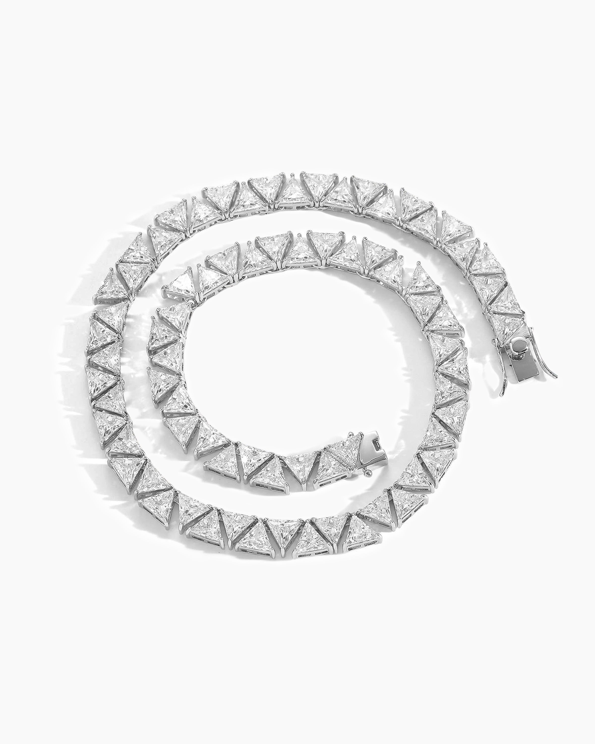 Elegant pet necklace with star motif and premium materials — perfect for stylish pets.