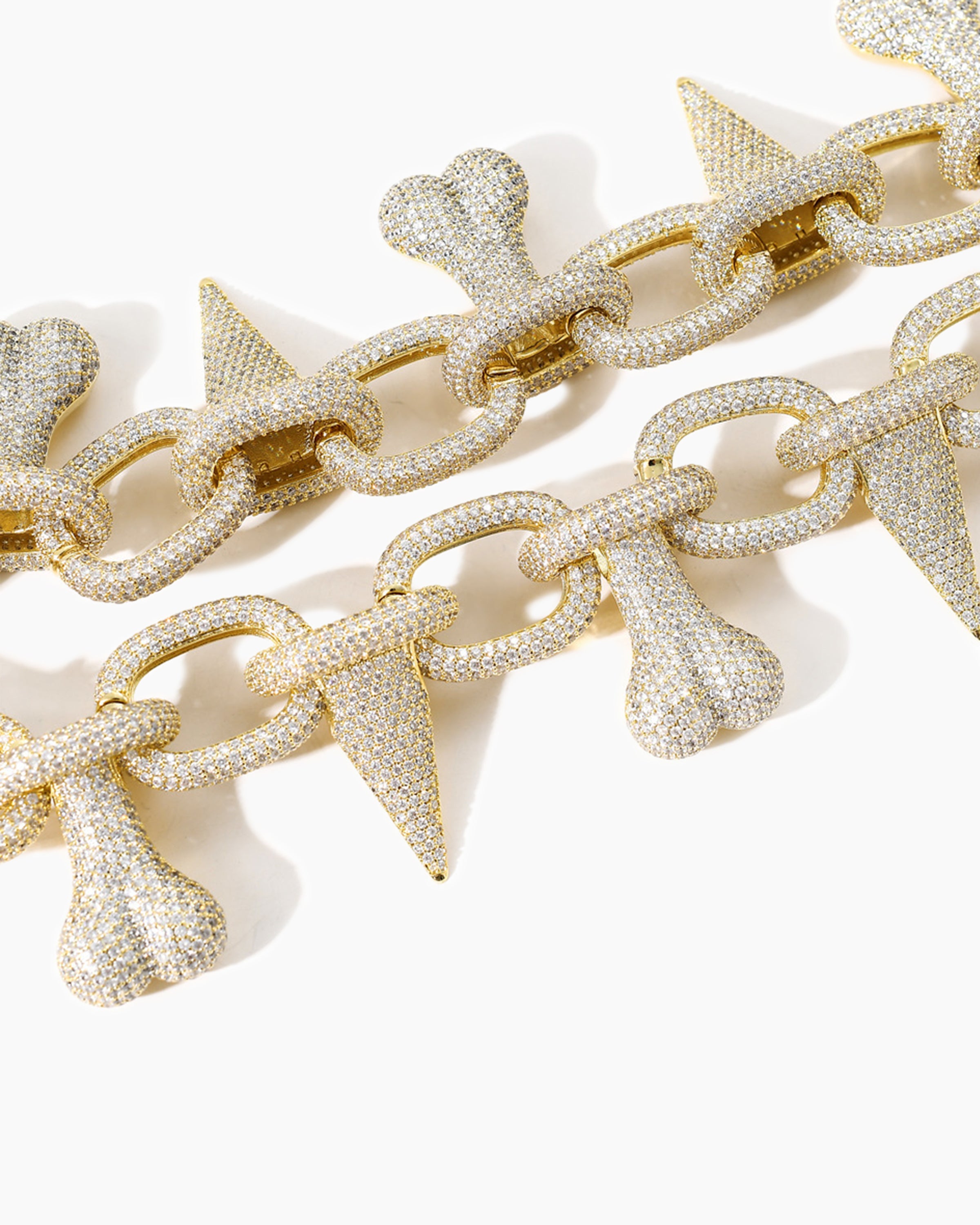 EdgeBone dog necklace pet accessory, adjustable bone-shaped pendant, perfect for daily walks and outings.