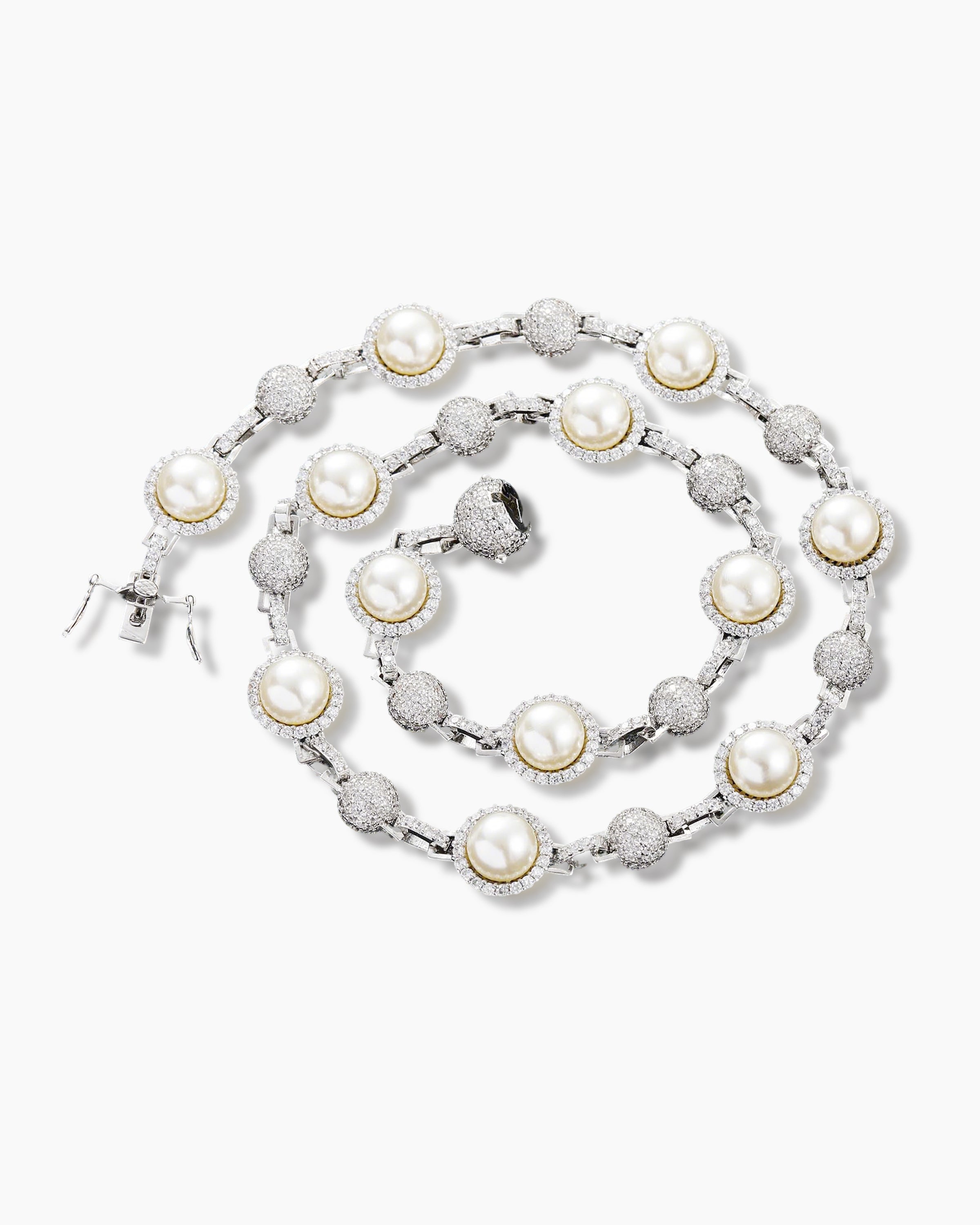 Close-up of Pearl Paw & Me Jewelry Set showing lustrous pearls and gold accents that reflect warmth and elegance.