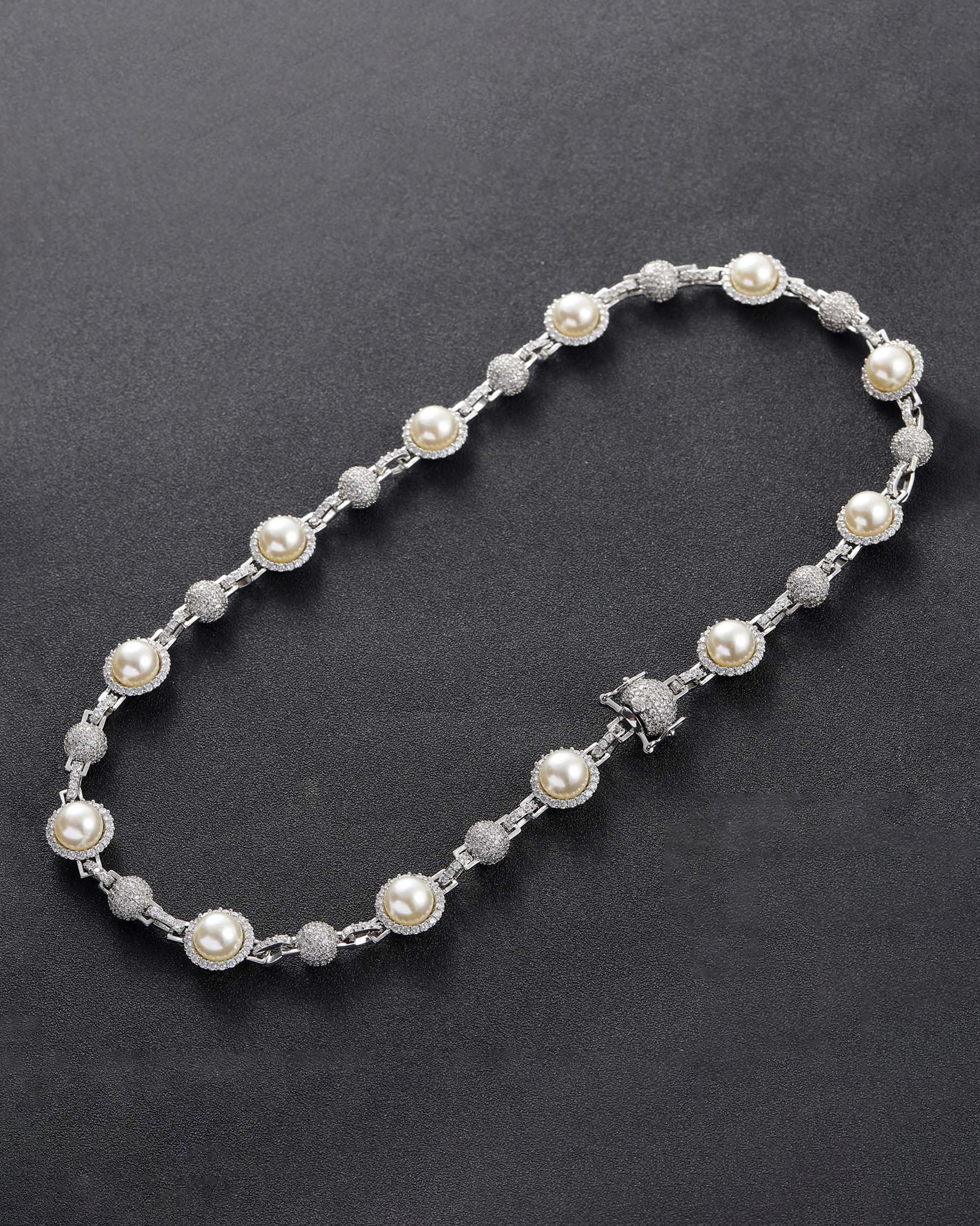 Pearl Paw & Me Jewelry Set – Elegant matching pearl jewelry for pet lovers, symbolizing the gentle bond between you and your furry companion.