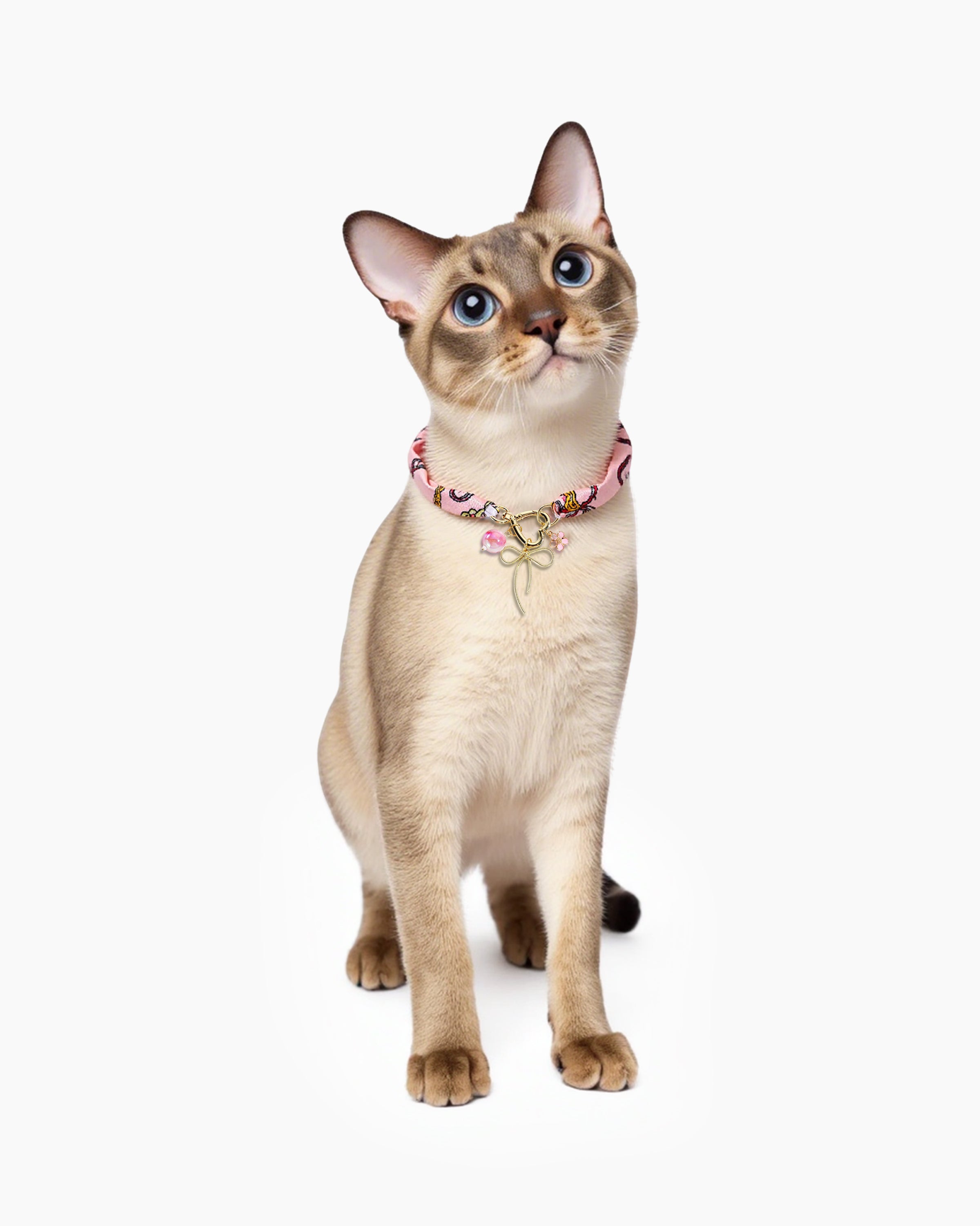 Elegant Silk Bow Heart Cat Collar – A luxury cat necklace combining comfort, cuteness, and elegance.